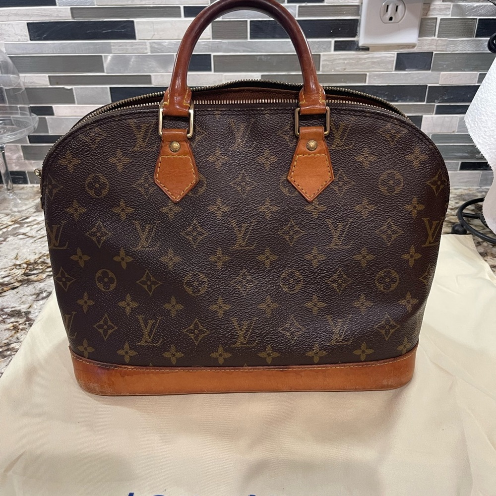 Louis Vuitton
Alma VI0985 Brown Monogram Canvas and Leather Satchel